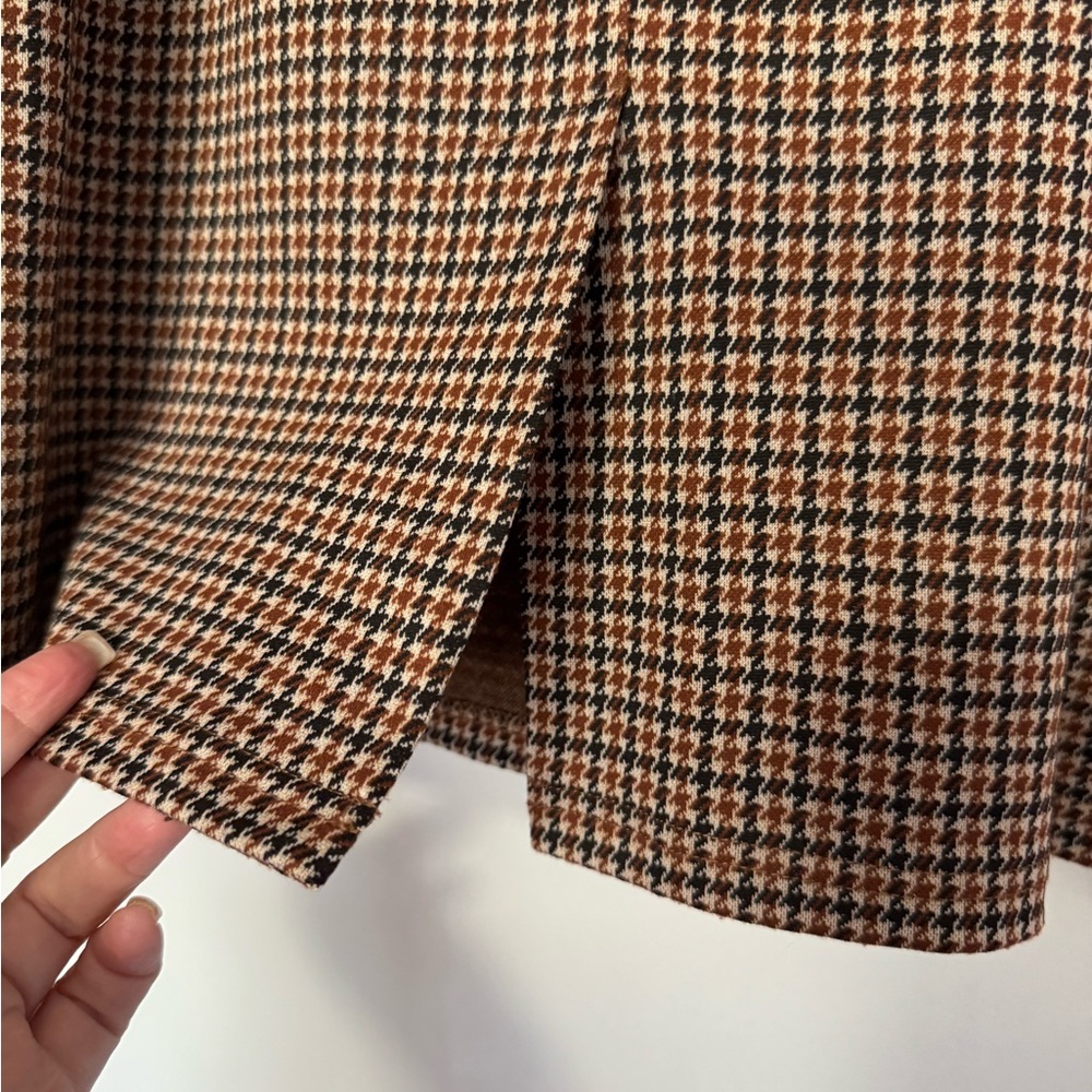 Elegant Houndstooth Pencil Skirt - Picture 5 of 6